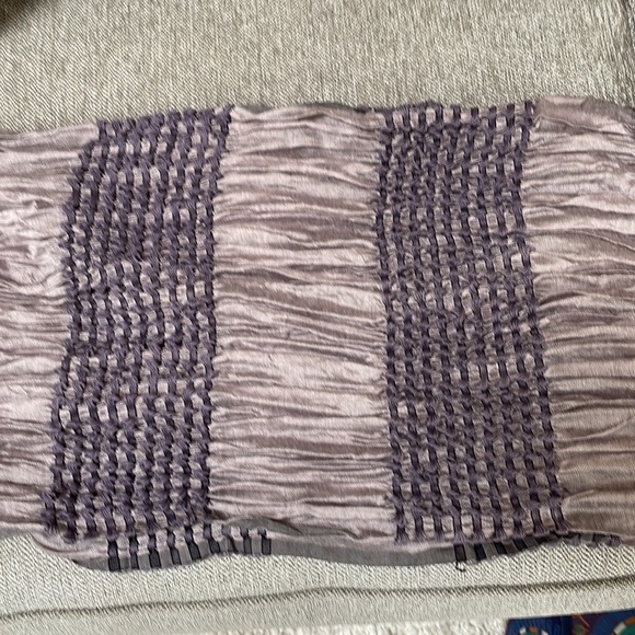 Lavender fringed scarf - Picture 10 of 11